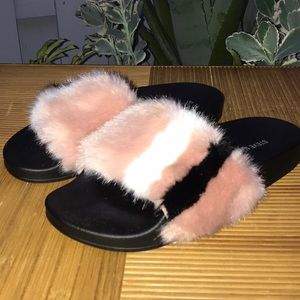 Steve Madden pink softey slides size 7 (S-M)